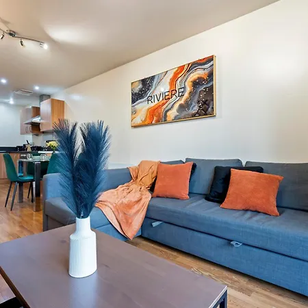 Cosy Apartment- Centre - Free Parking-sleep 5