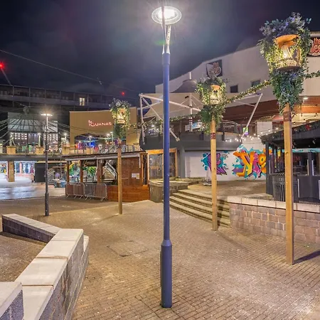Apartment Cosy Apartment- Centre - Free Parking-sleep 5 *