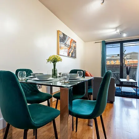 Cosy Apartment- Centre - Free Parking-sleep 5 Apartment *